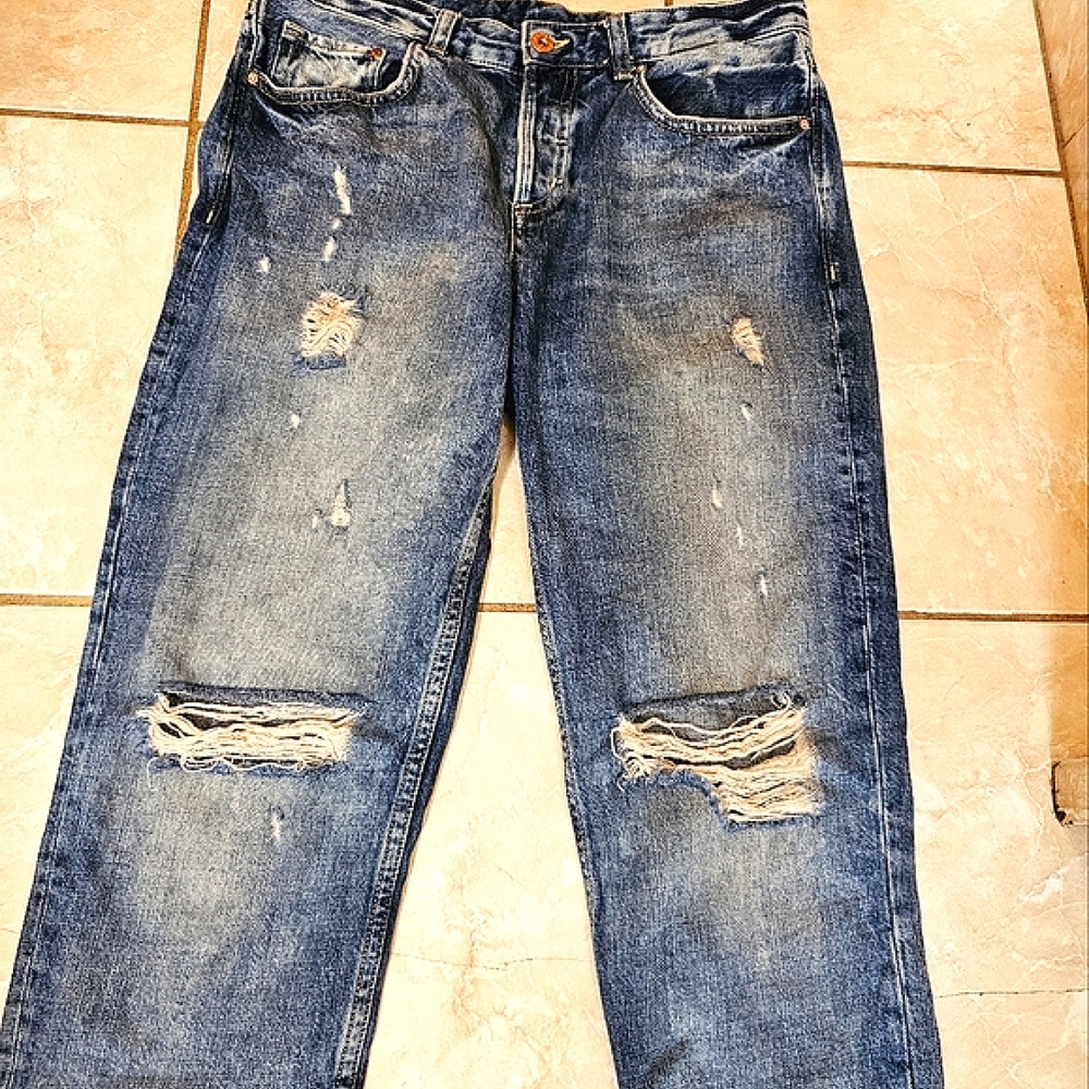 H&M Women's BoyFriend Low-Waist Button-Front Distressed Jeans, Size 28 - Picture 2 of 16